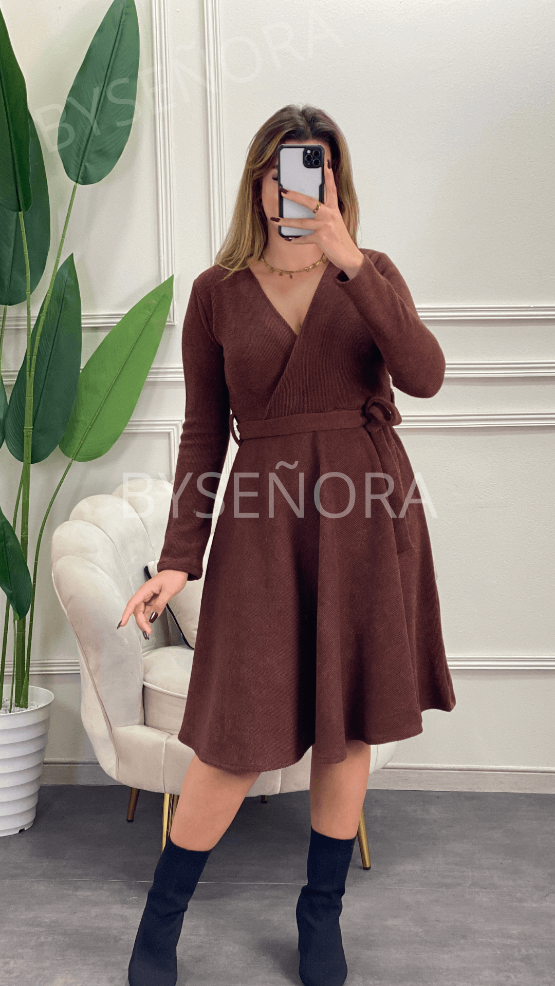 Robe Pull Côtelée à Col V avec Ceinture