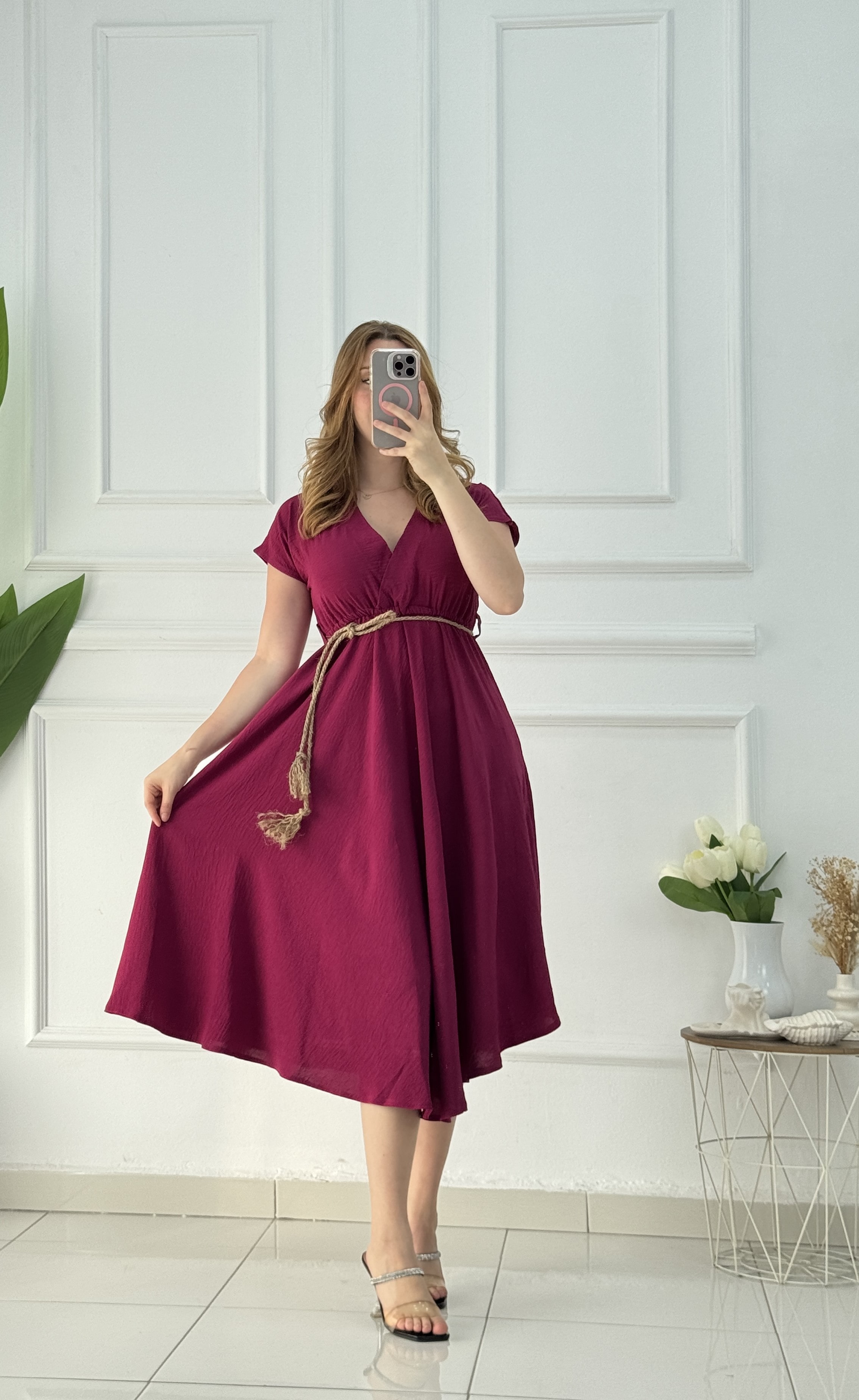 Robe cache-cœur mi-longue en tissu froissé